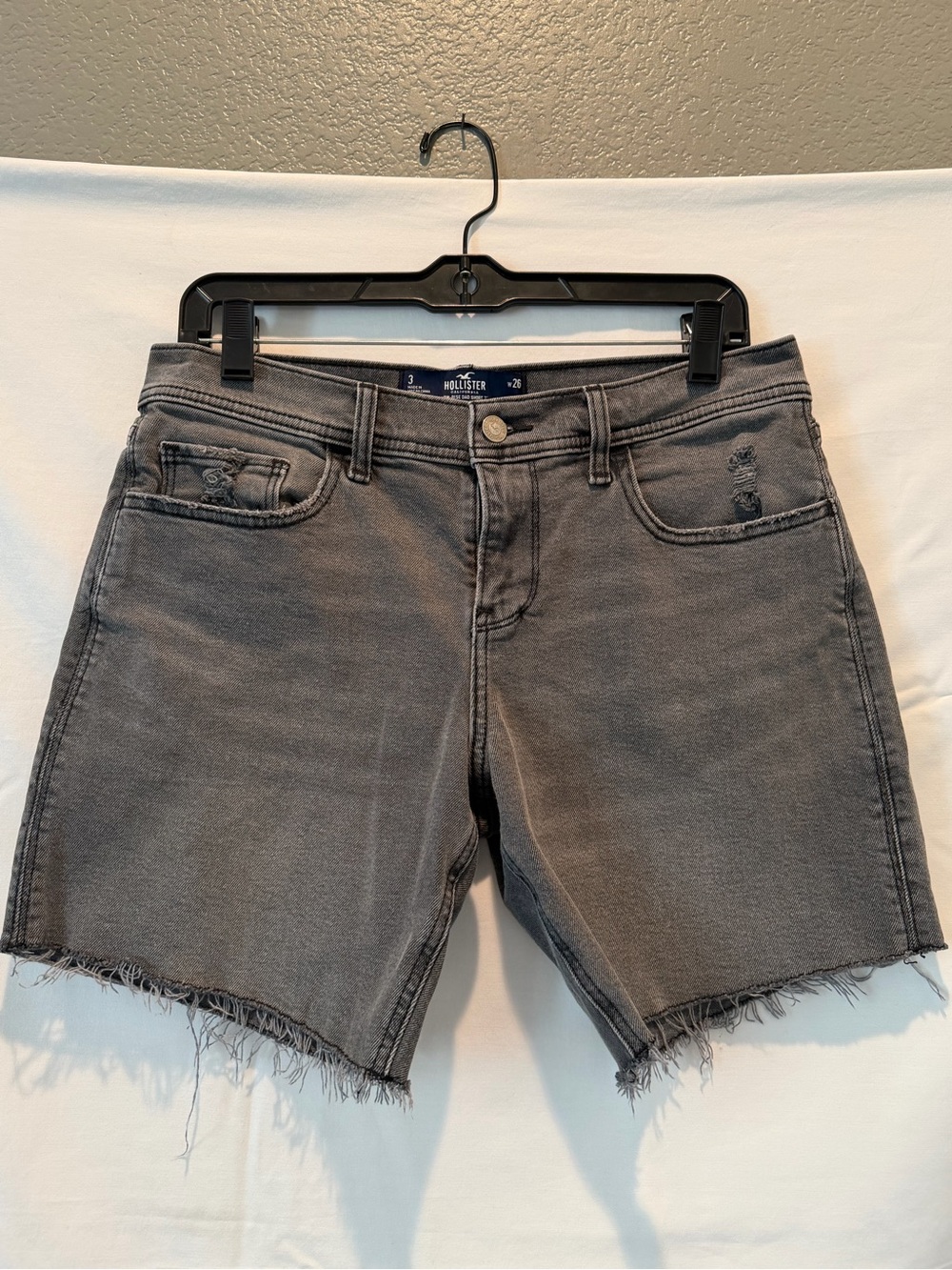 Hollister Low rise Dad Short Dark Wash Gray Frayed Hem W26 Size 3 Everyday